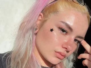 LostInHerWonderland WebCAM 