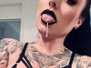 WebCAM of TitsNTatsLilBrat